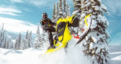 2020 Ski-Doo Summit 850 E-TEC Turbo in action