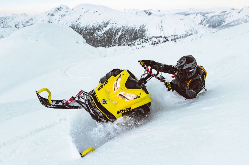 2020 Ski-Doo Summit 850 Turbo in action