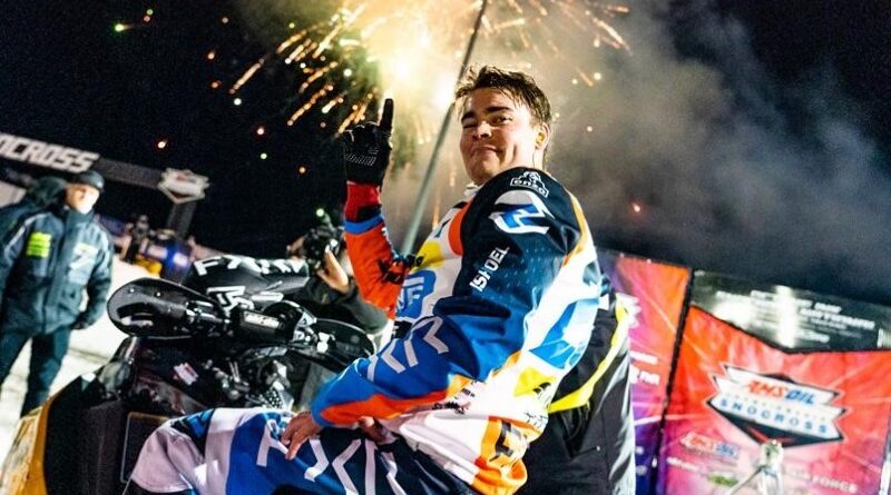 Elias Ishoel celebrates