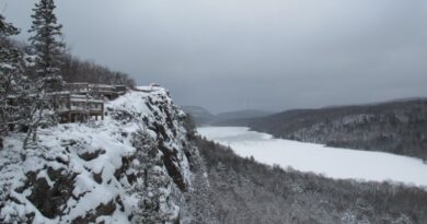 Lake of the Clouds in winter