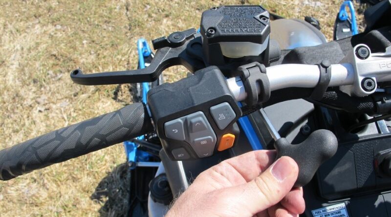 Adjusting snowmobile ergonomics